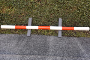 Pole: red 3 stripes