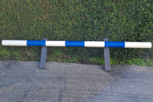 Pole: blue 3 stripes